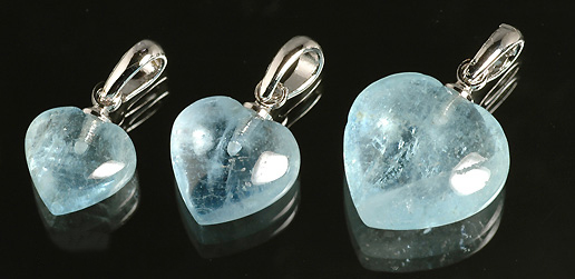 アクアマリンのハート型ペンダント