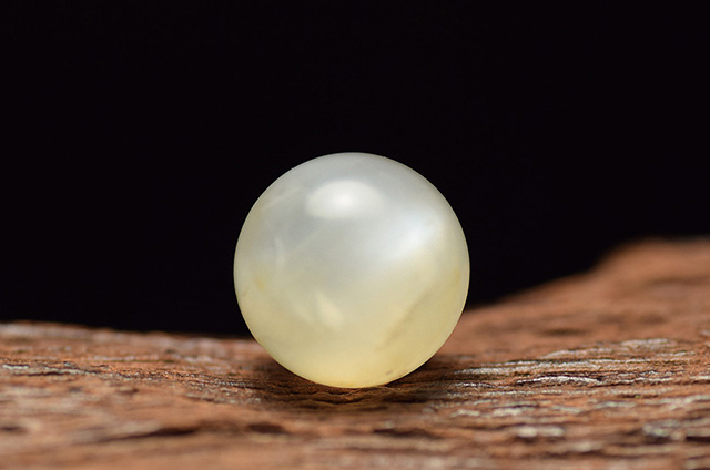 ムーンストーン丸玉の画像