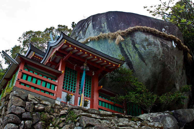 通称ゴトビキ岩